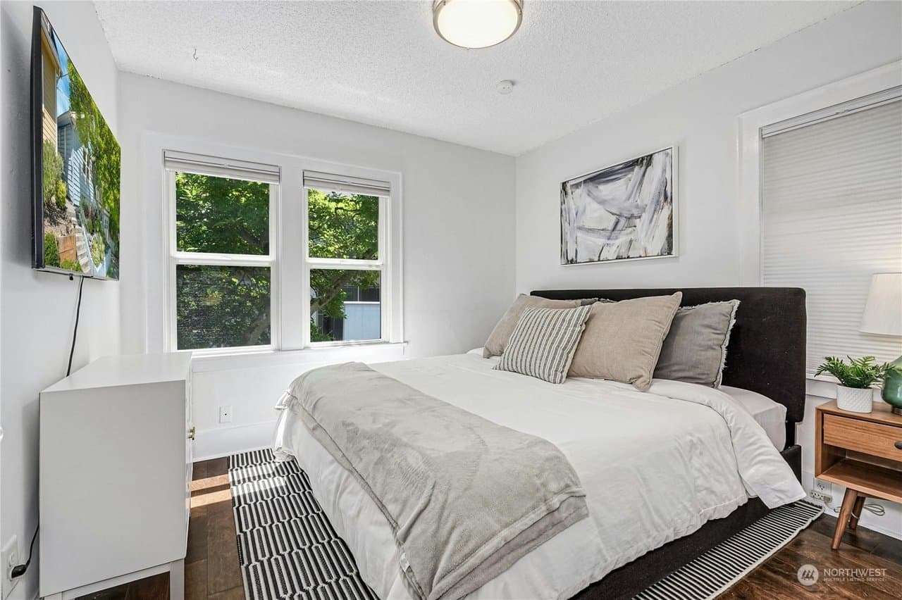 Seattle House: 140 NE 55th St