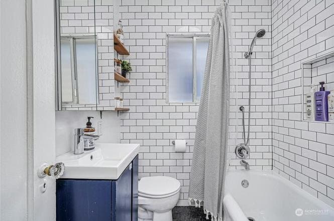 Seattle House: 140 NE 55th St