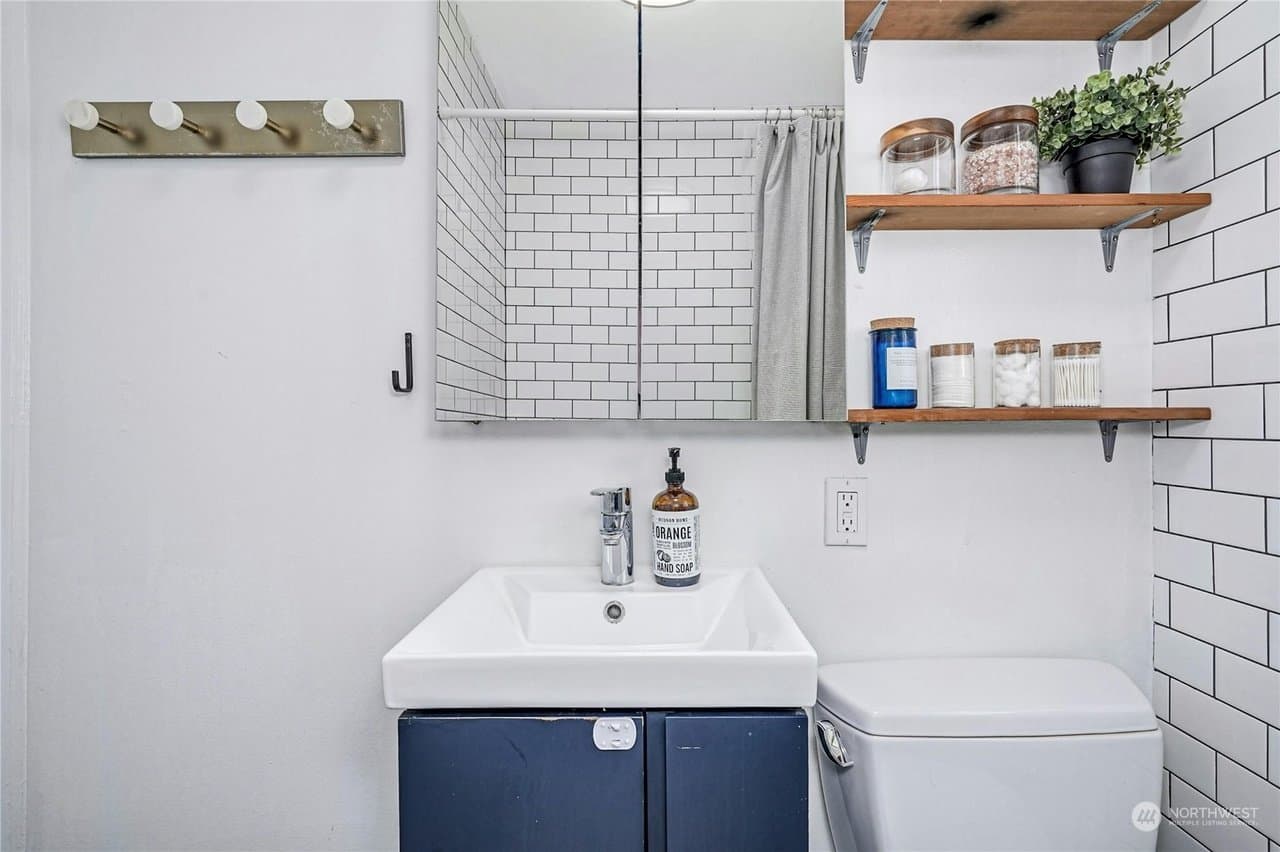 Seattle House: 140 NE 55th St