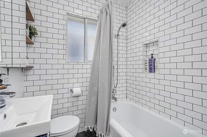 Seattle House: 140 NE 55th St