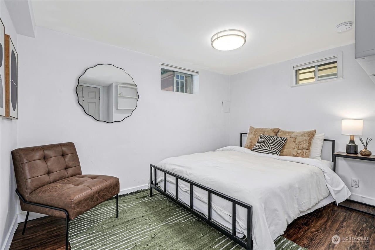 Seattle House: 140 NE 55th St