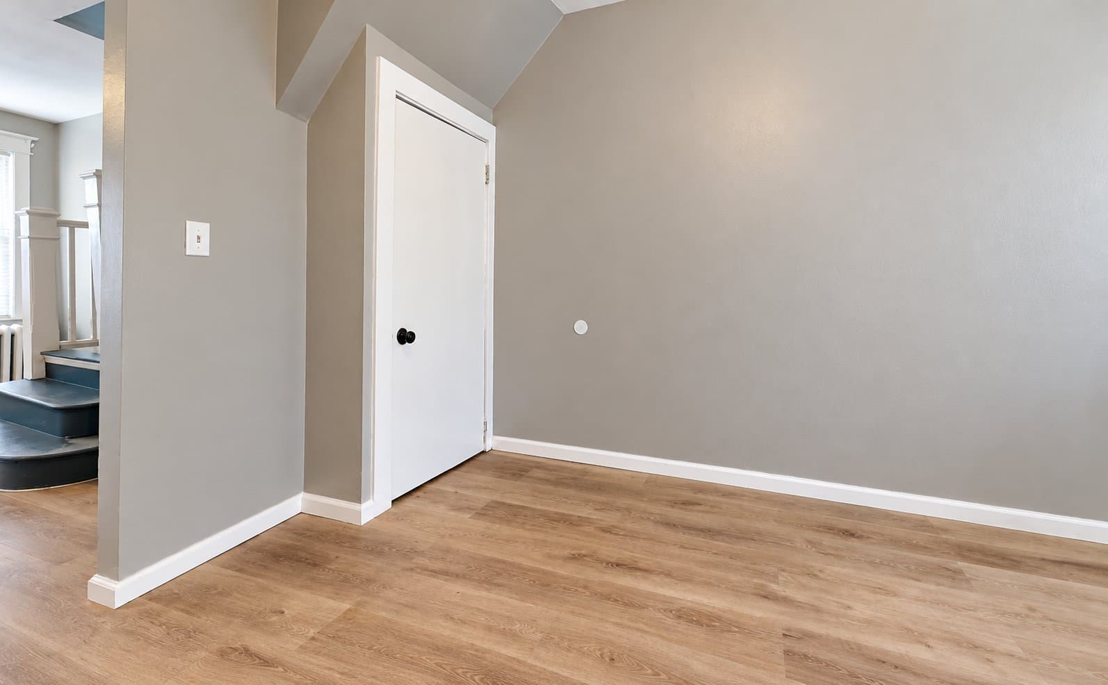 Philadelphia Townhome: 705 Edgemore Rd