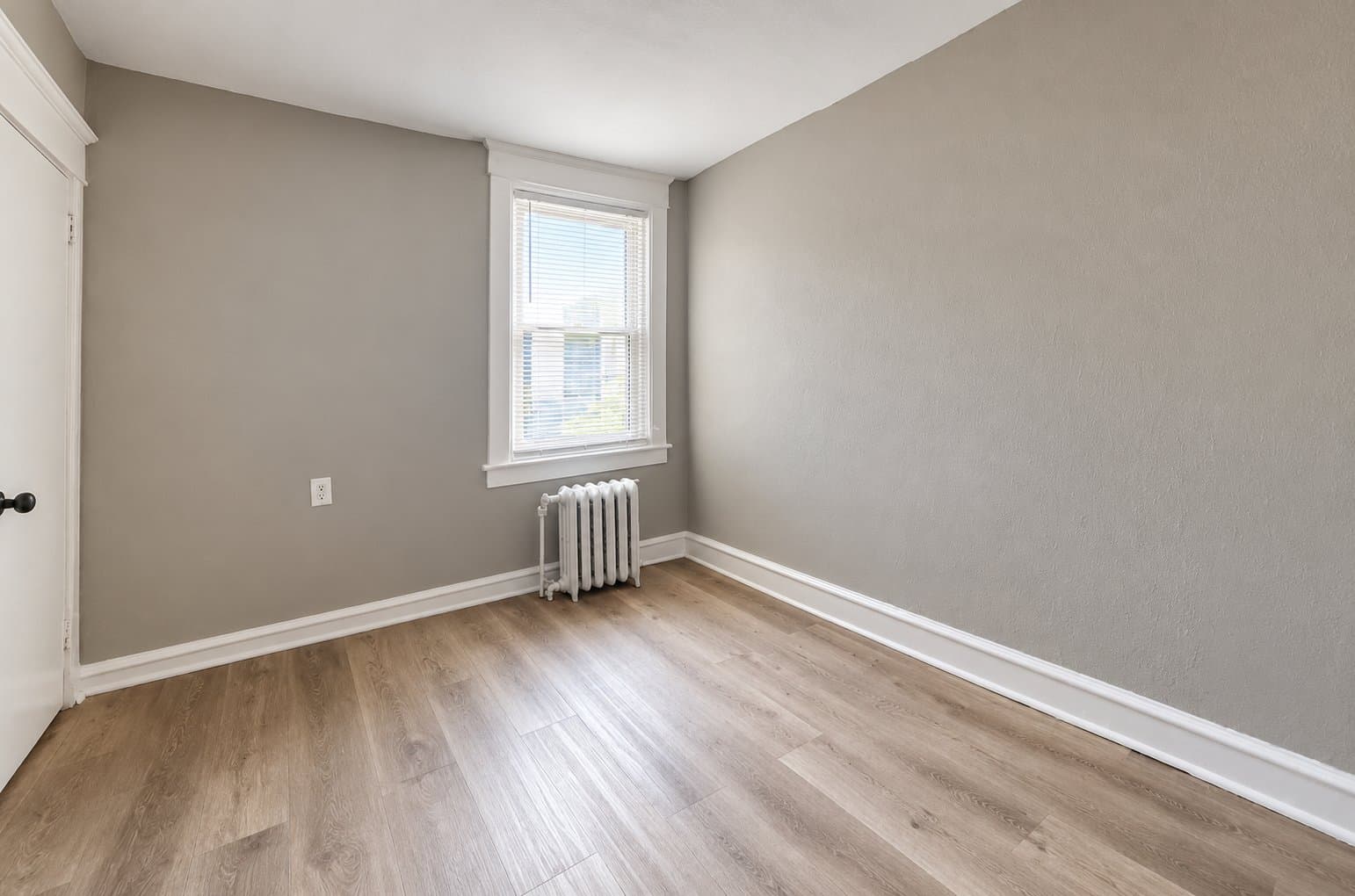 Philadelphia Townhome: 705 Edgemore Rd