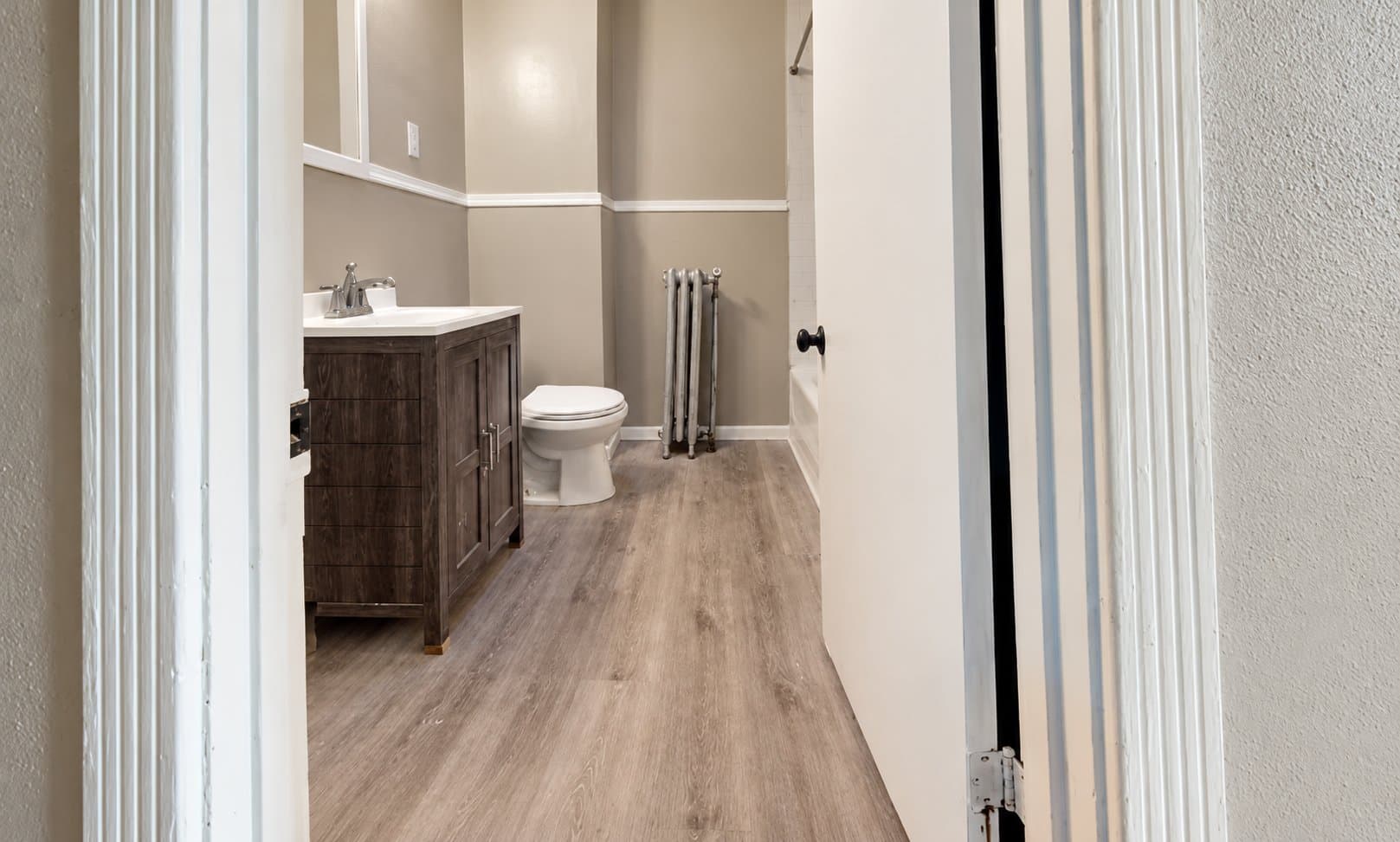 Philadelphia Townhome: 705 Edgemore Rd