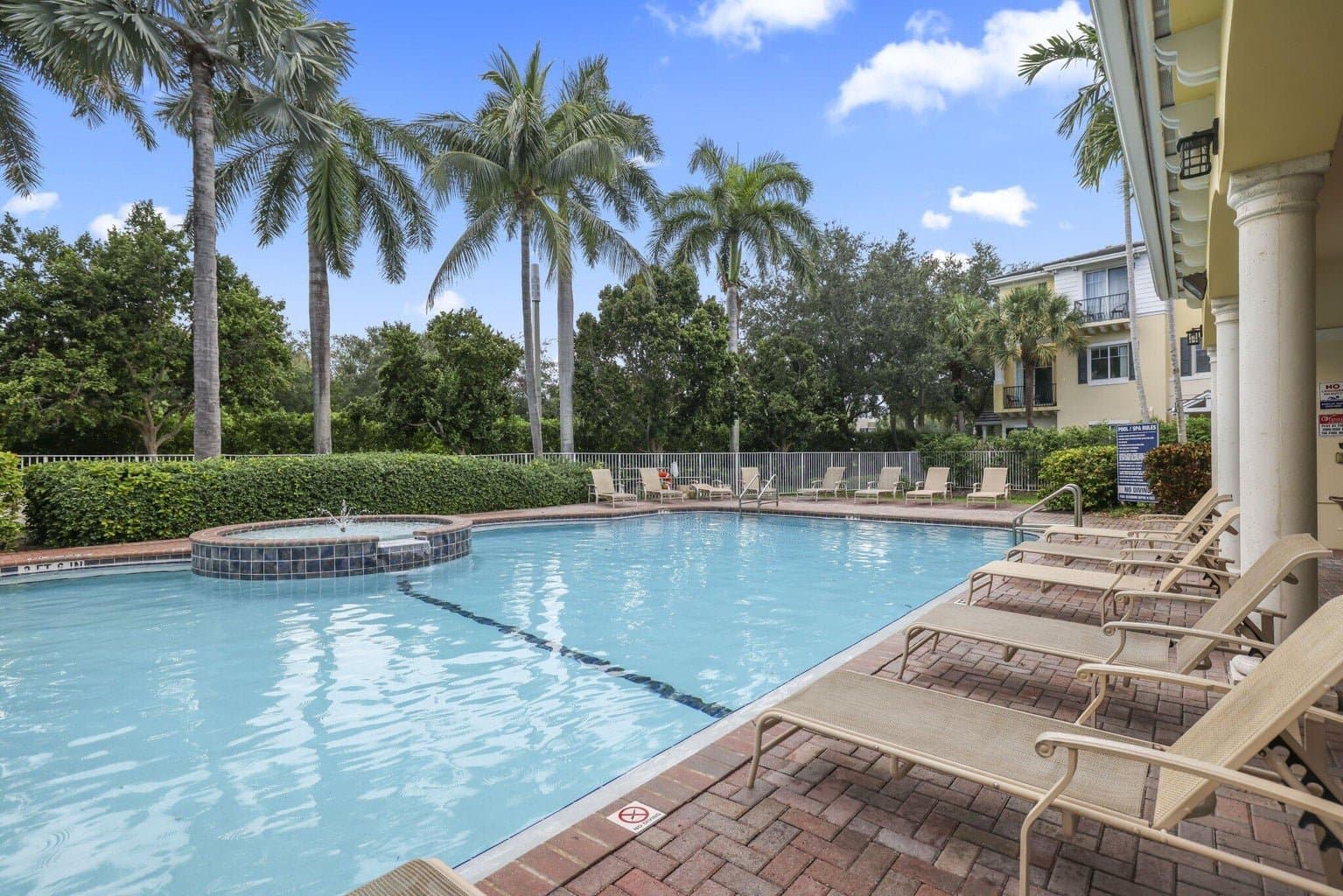 Boca Raton Townhome: 616 NW 38th Circle