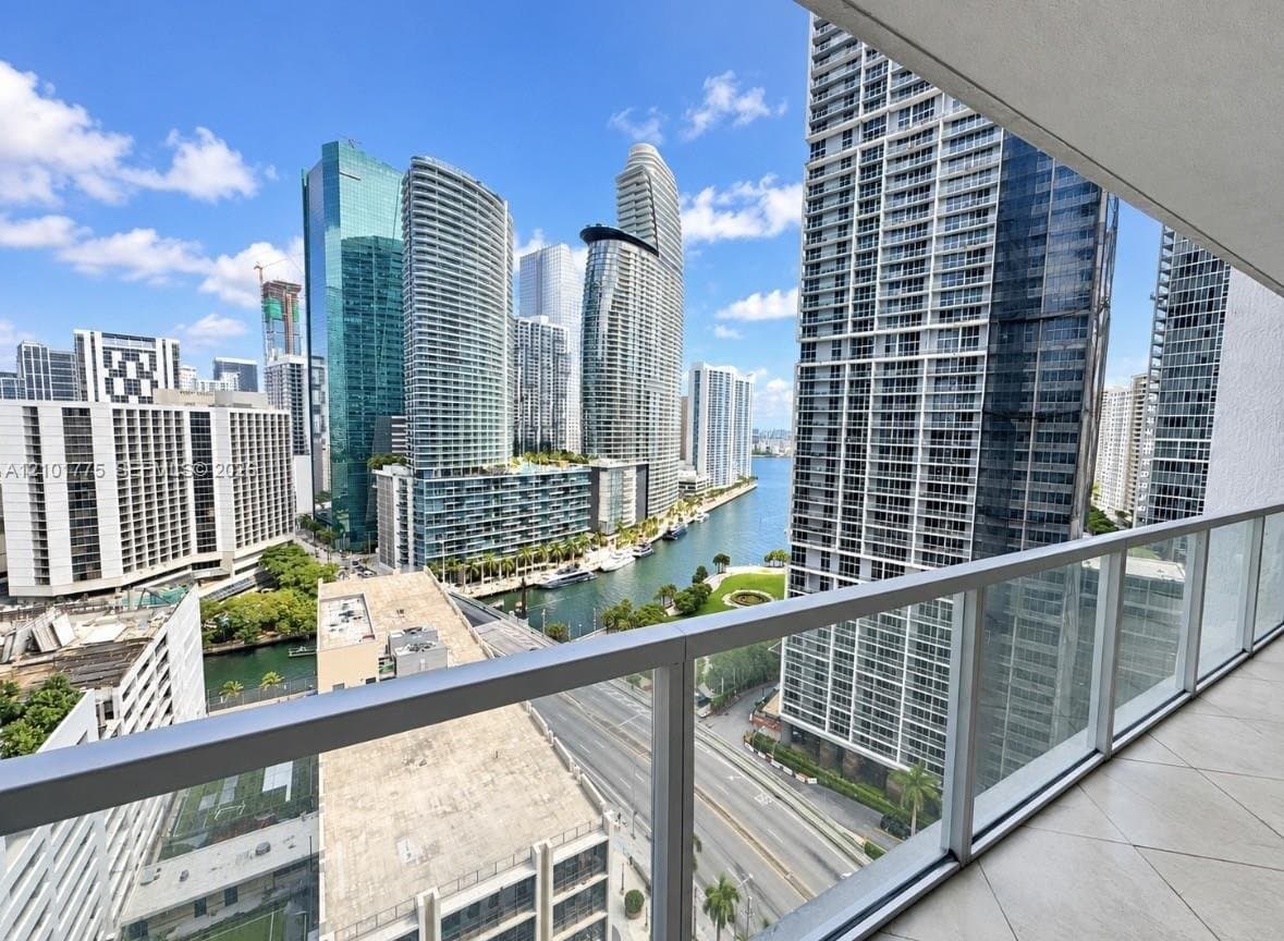 Miami Condo: 500 Brickell Ave