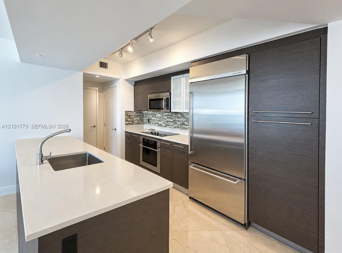 Miami Condo: 500 Brickell Ave