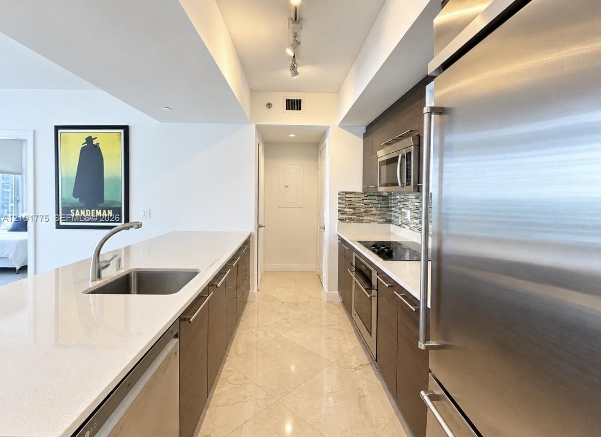 Miami Condo: 500 Brickell Ave