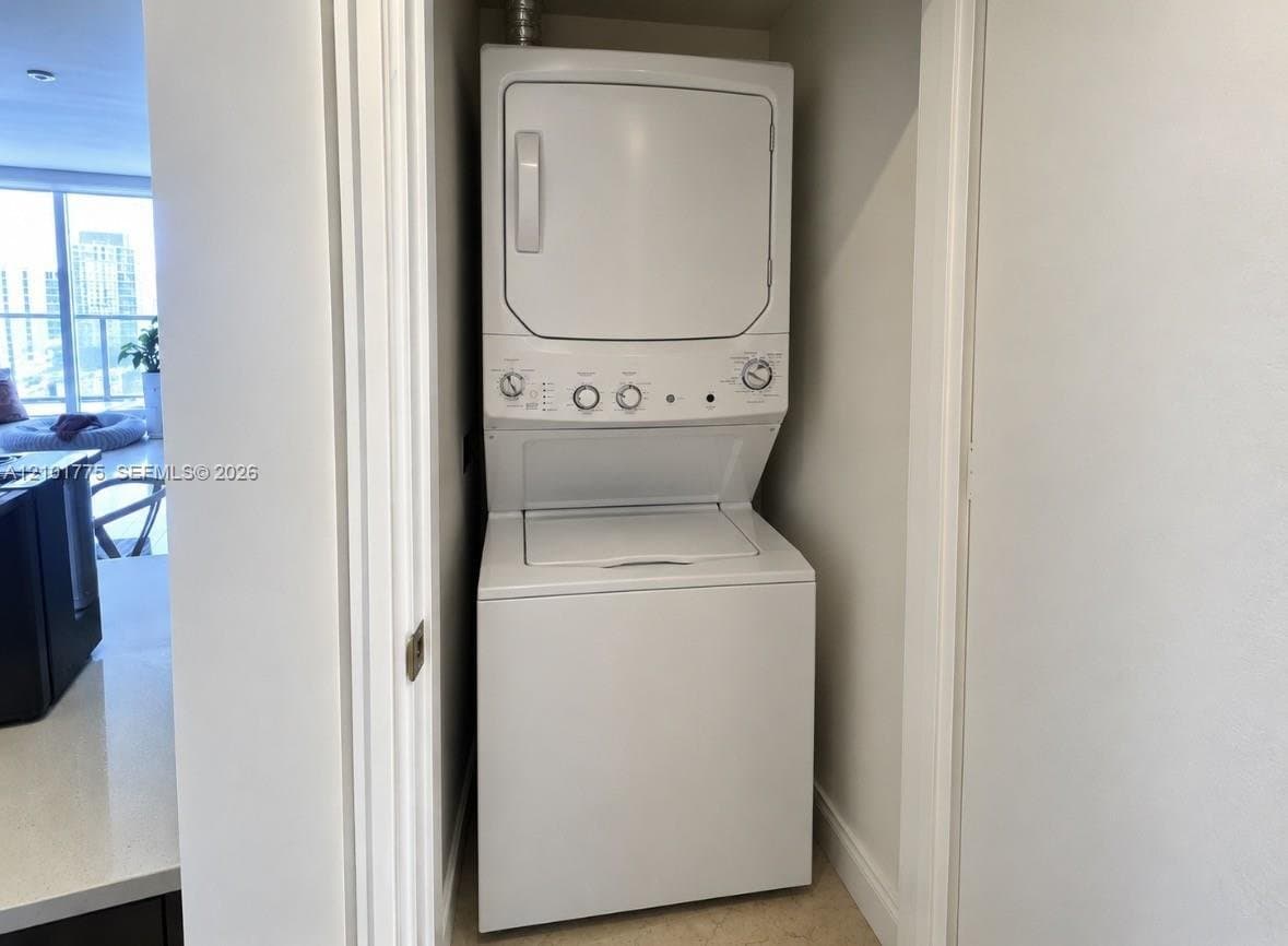 Miami Condo: 500 Brickell Ave