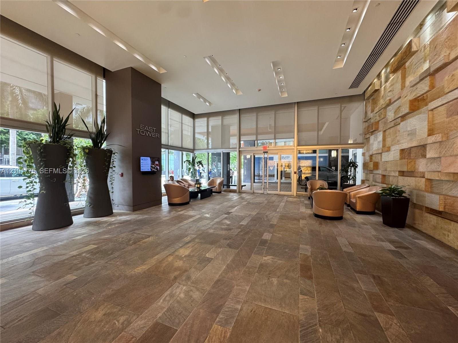 Miami Condo: 500 Brickell Ave