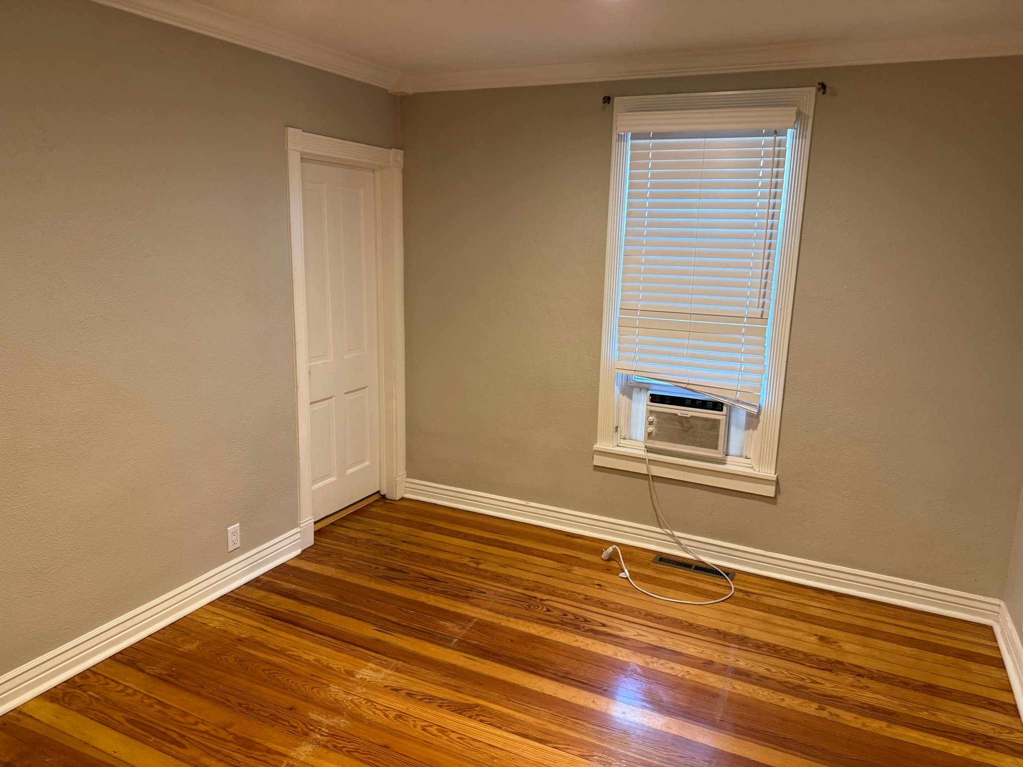 Colorado Springs House: 518 W Platte Ave