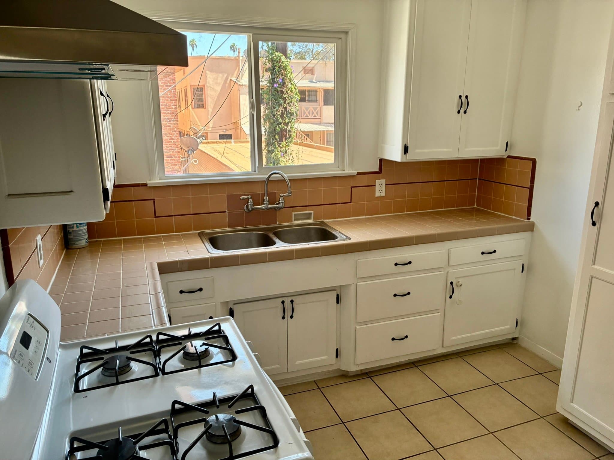 Los Angeles Apartment: 1214 S Bronson Ave #3