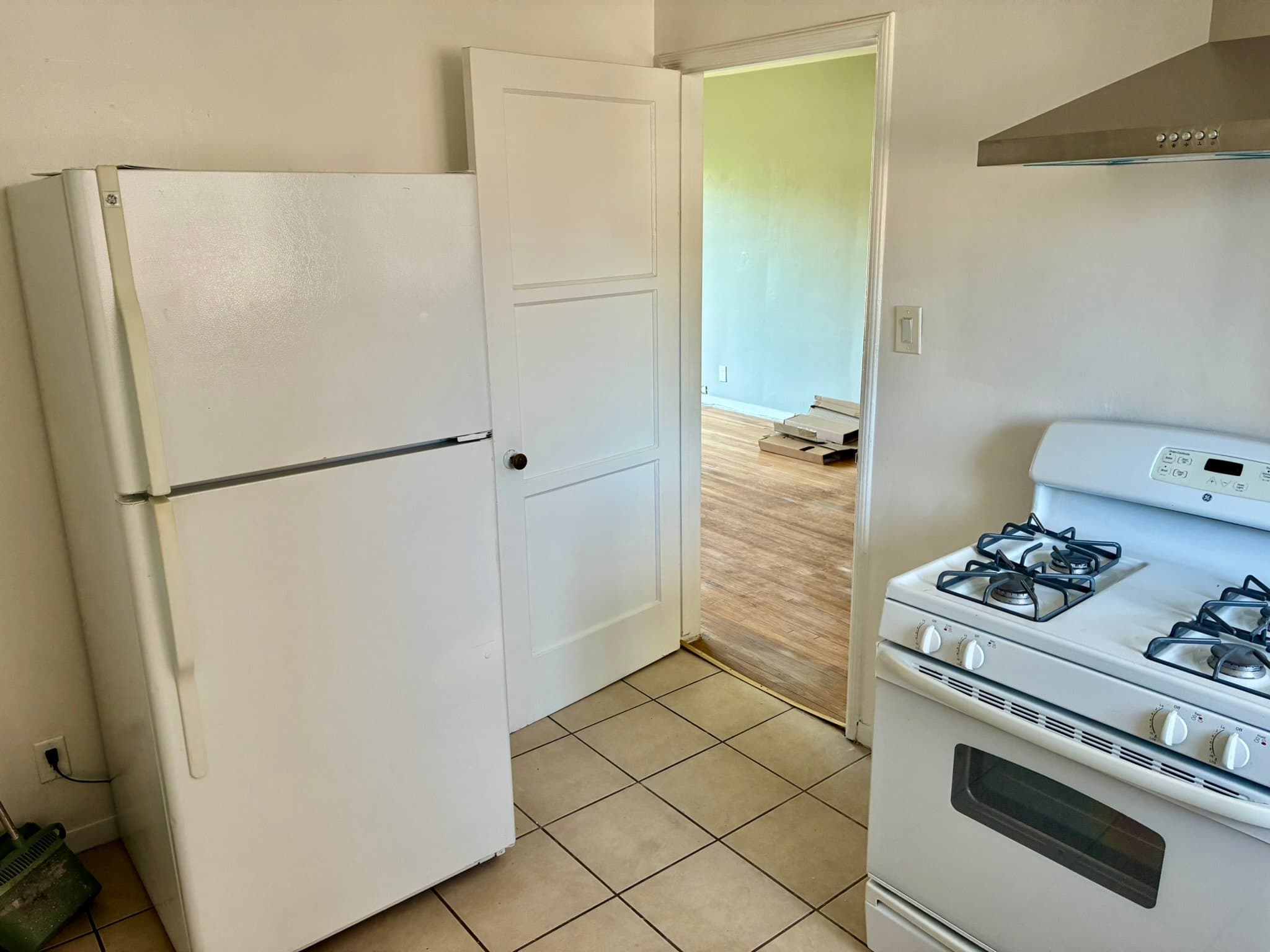 Los Angeles Apartment: 1214 S Bronson Ave #3