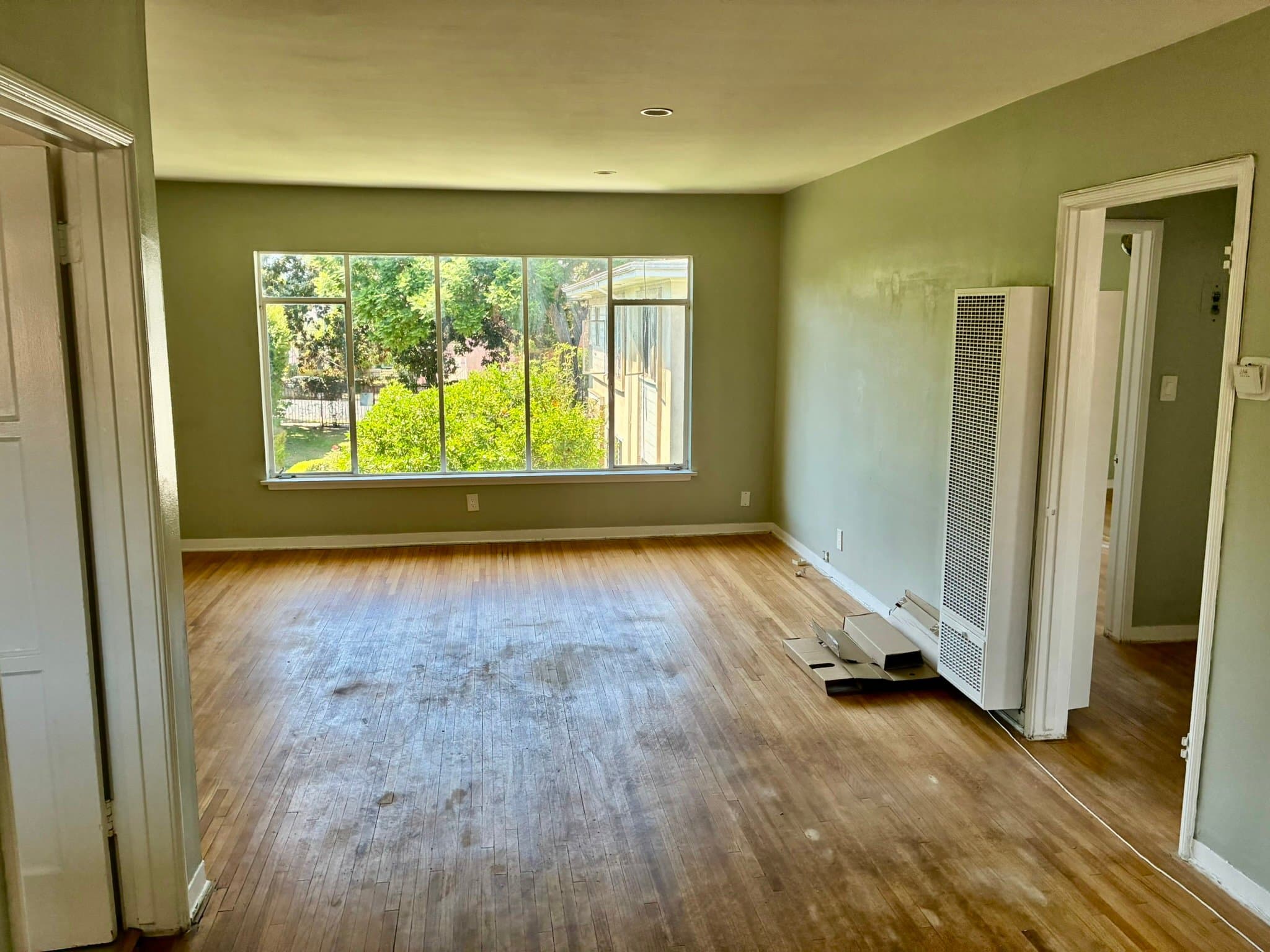 Los Angeles Apartment: 1214 S Bronson Ave #3