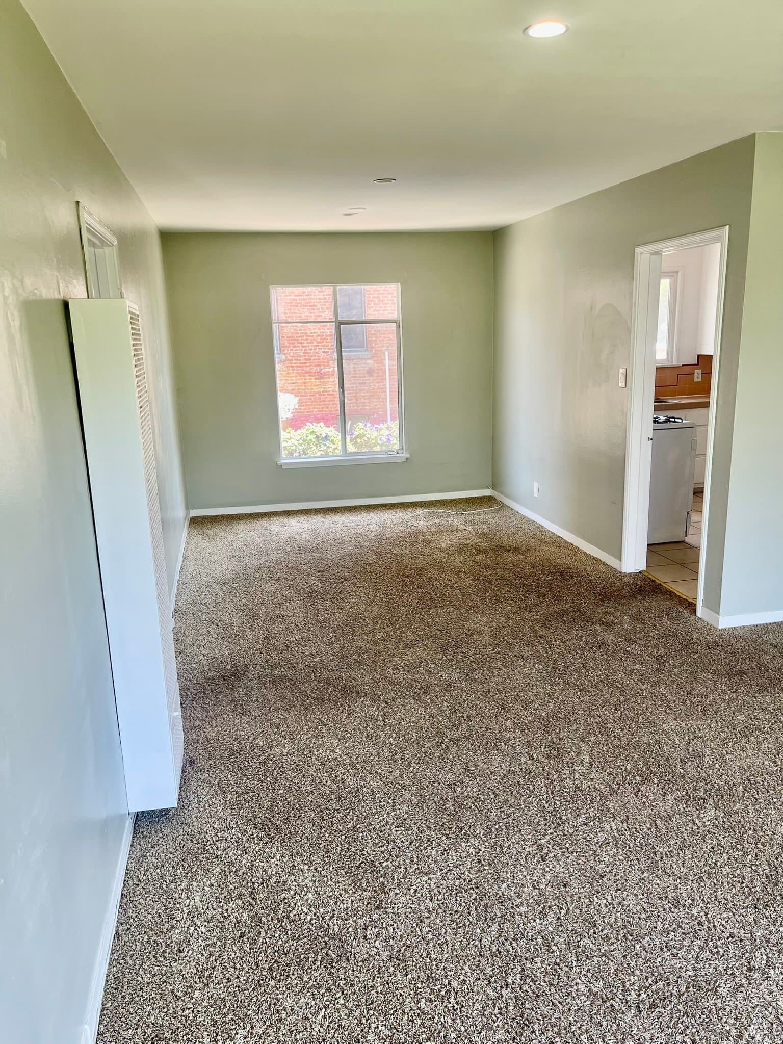 Los Angeles Apartment: 1214 S Bronson Ave #3