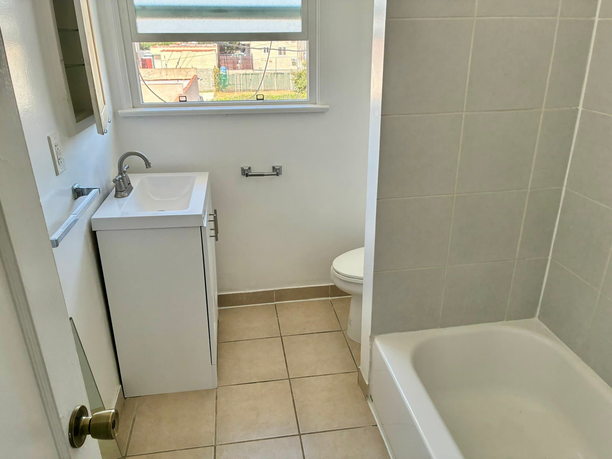 Los Angeles Apartment: 1214 S Bronson Ave #3