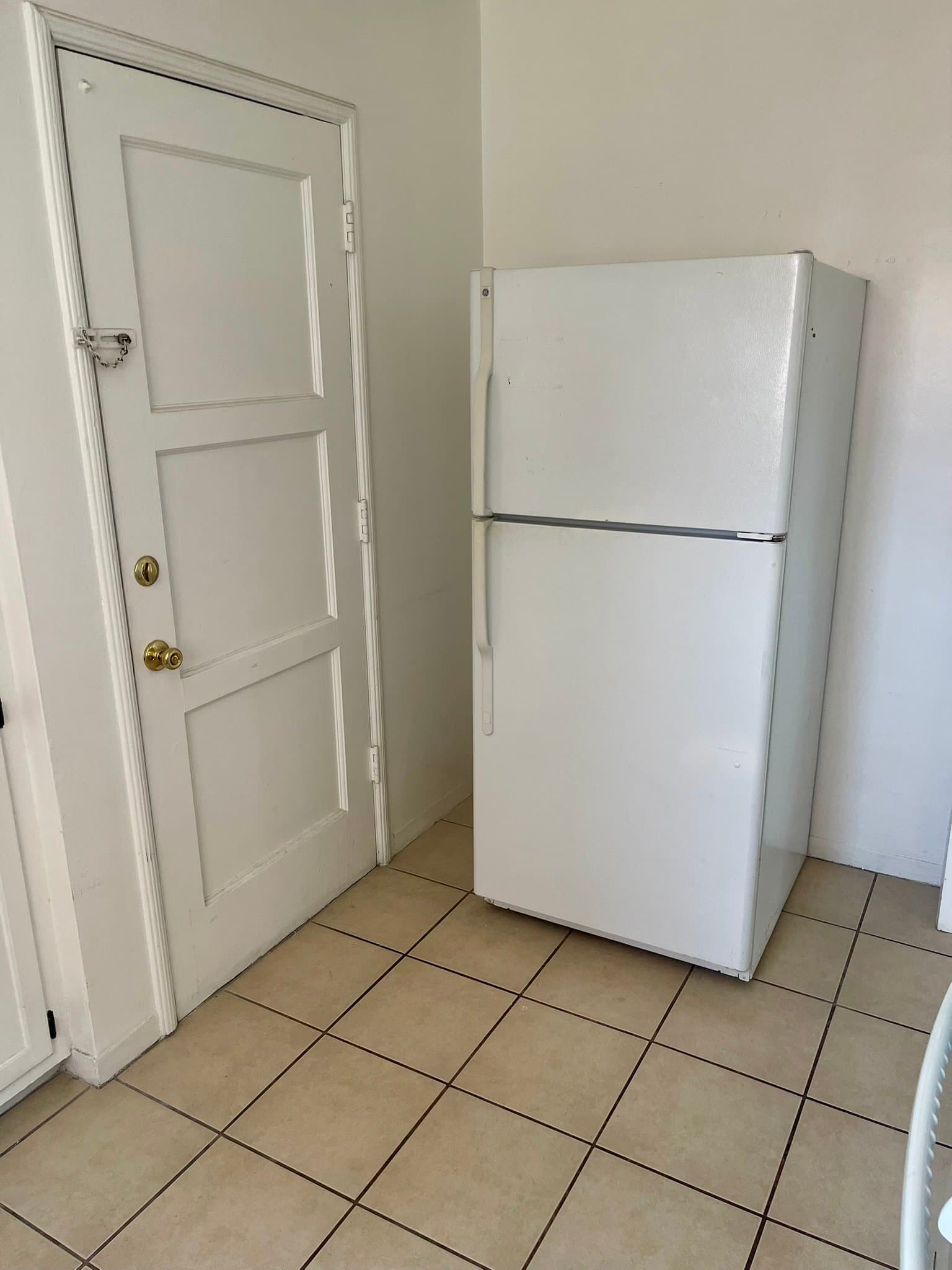 Los Angeles Apartment: 1214 S Bronson Ave #3