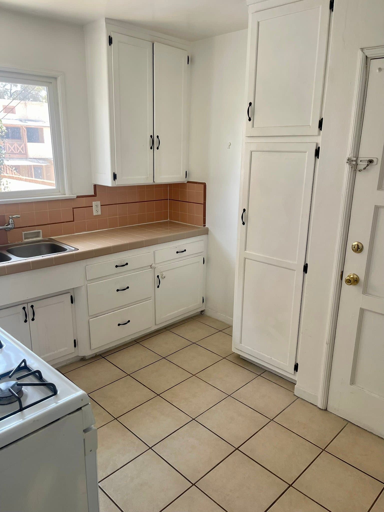 Los Angeles Apartment: 1214 S Bronson Ave #3