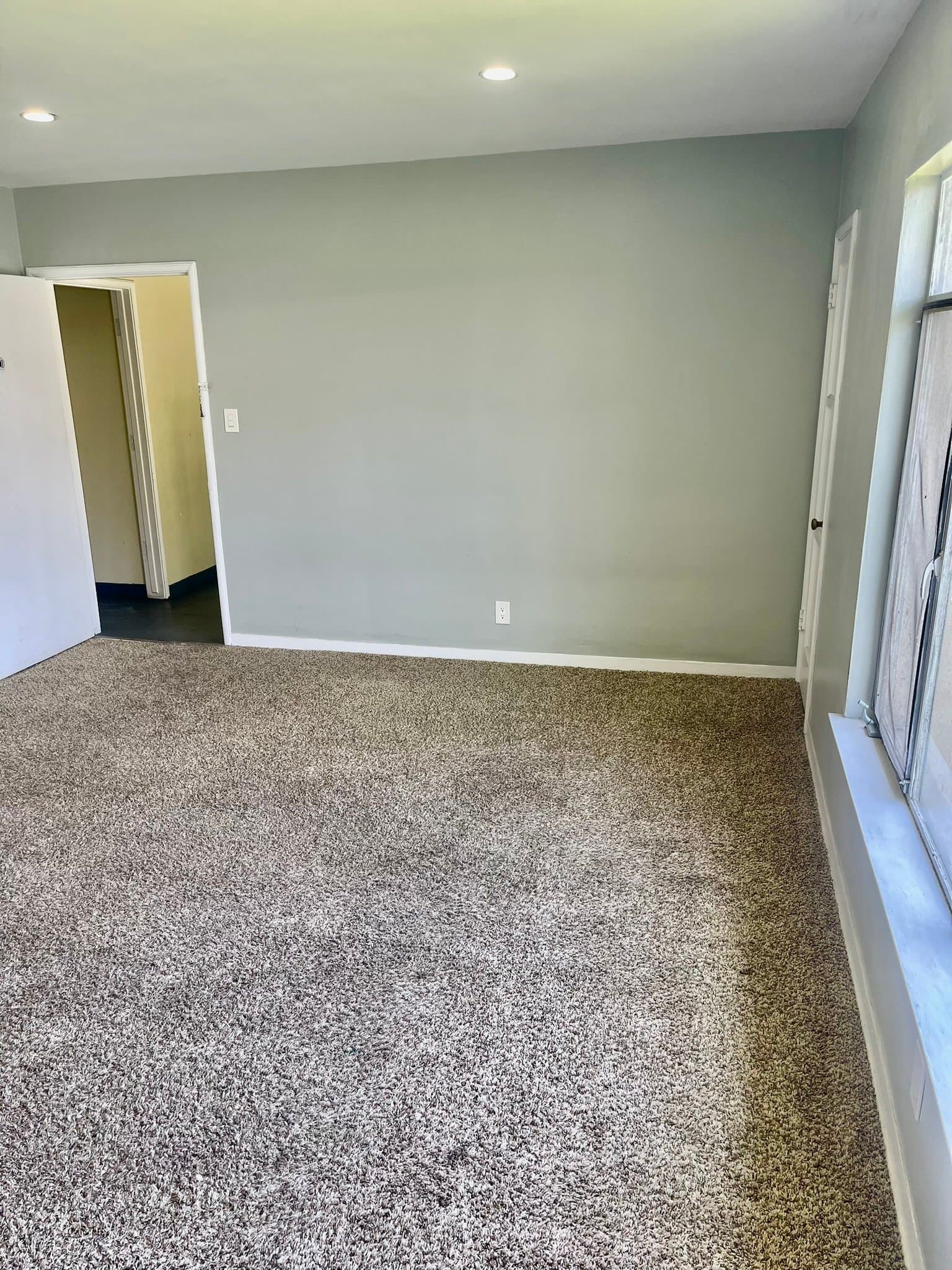 Los Angeles Apartment: 1214 S Bronson Ave #3