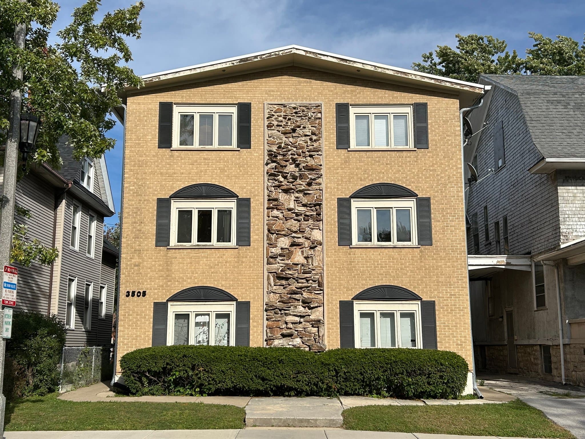 Berwyn Condo: 3505 Oak Park Ave