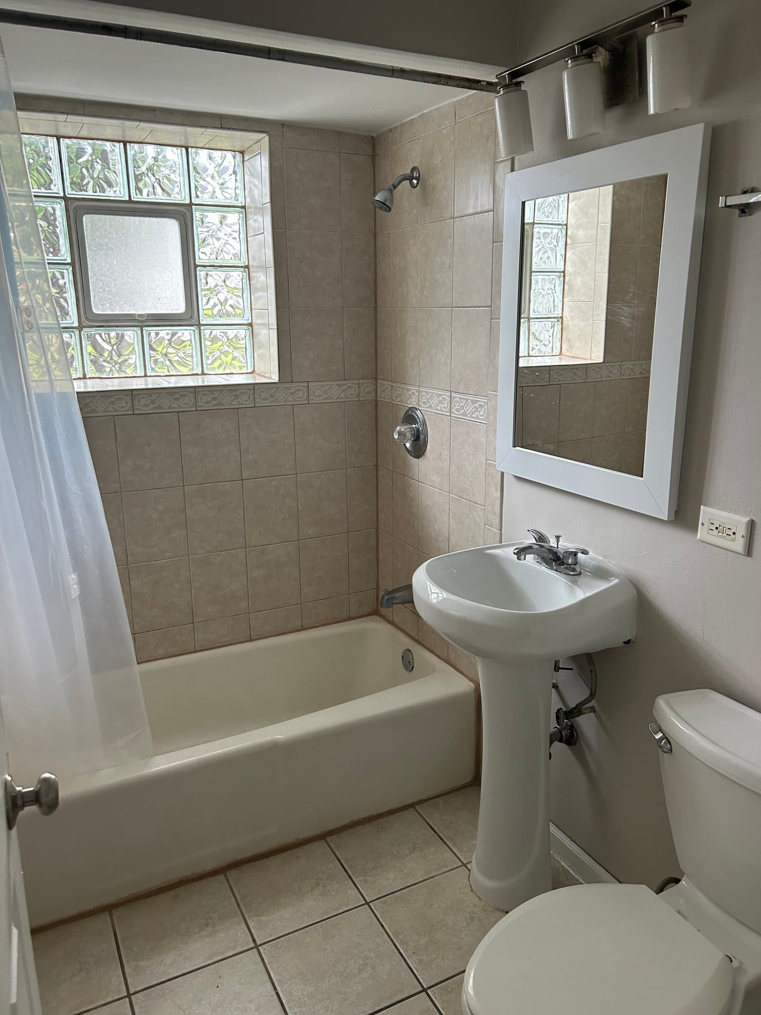 Berwyn Condo: 3505 Oak Park Ave