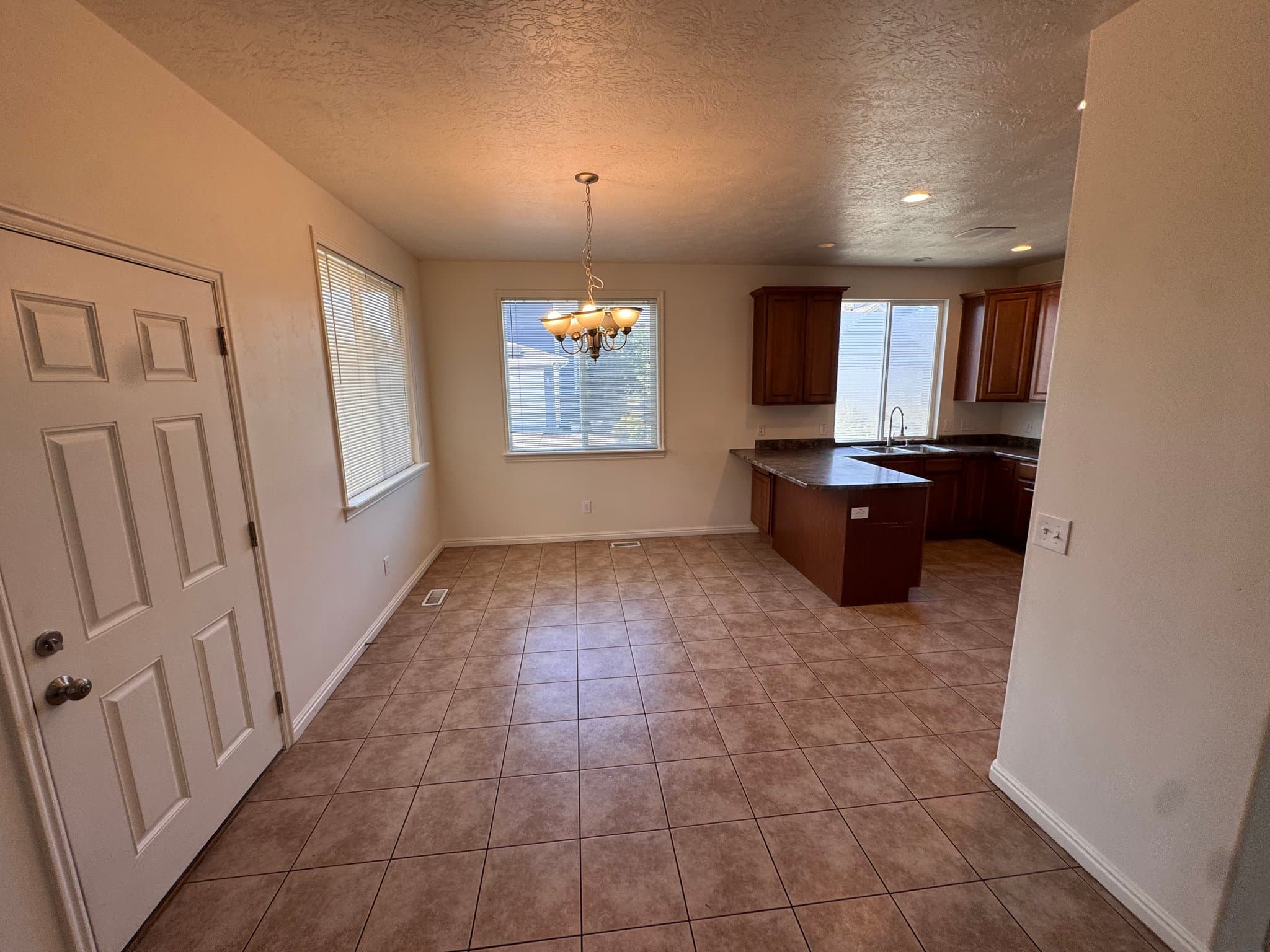 South Jordan House: 11438 Open View Ln
