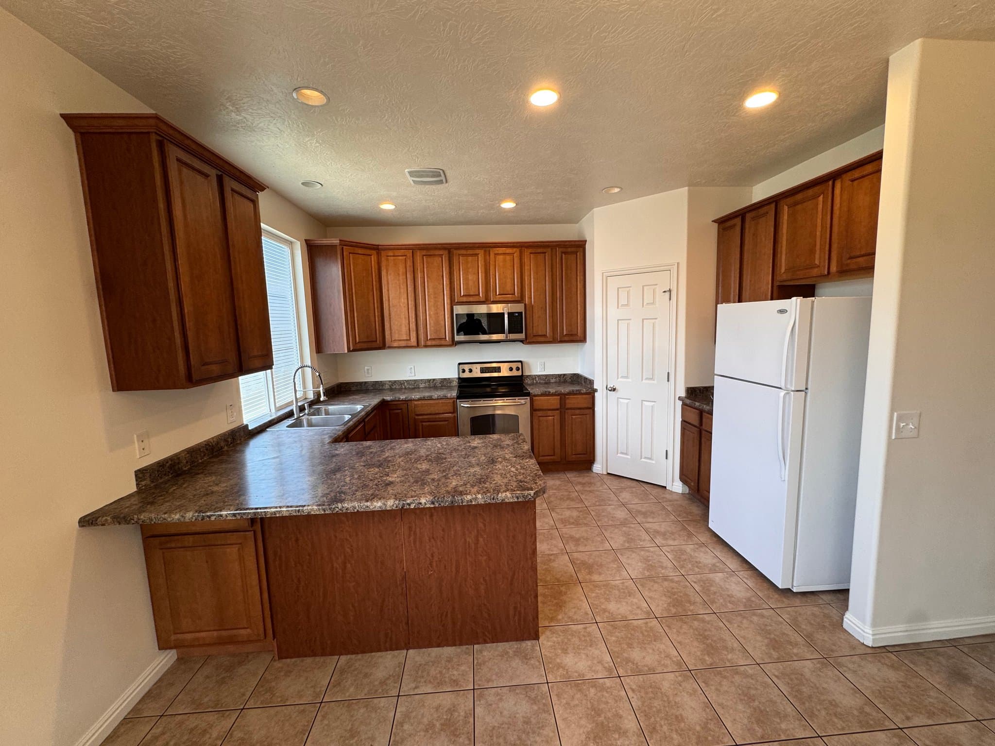 South Jordan House: 11438 Open View Ln