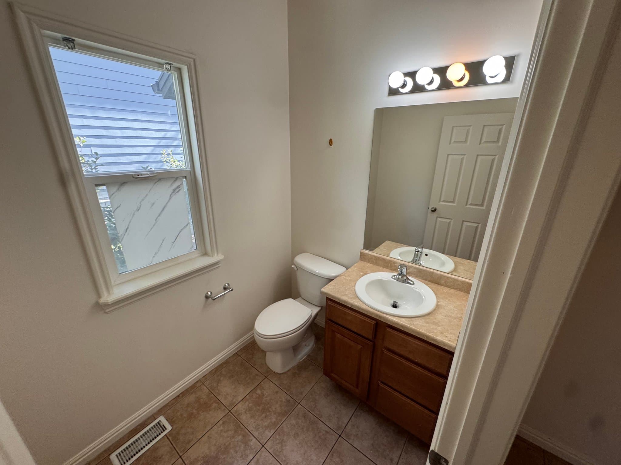 South Jordan House: 11438 Open View Ln