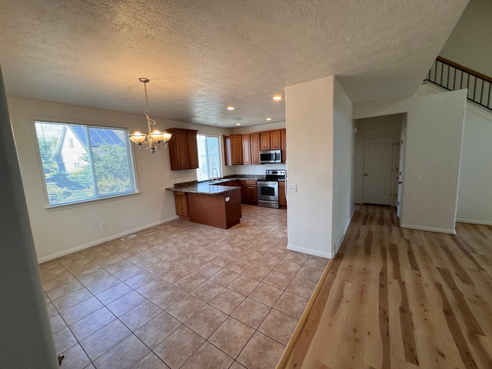 South Jordan House: 11438 Open View Ln