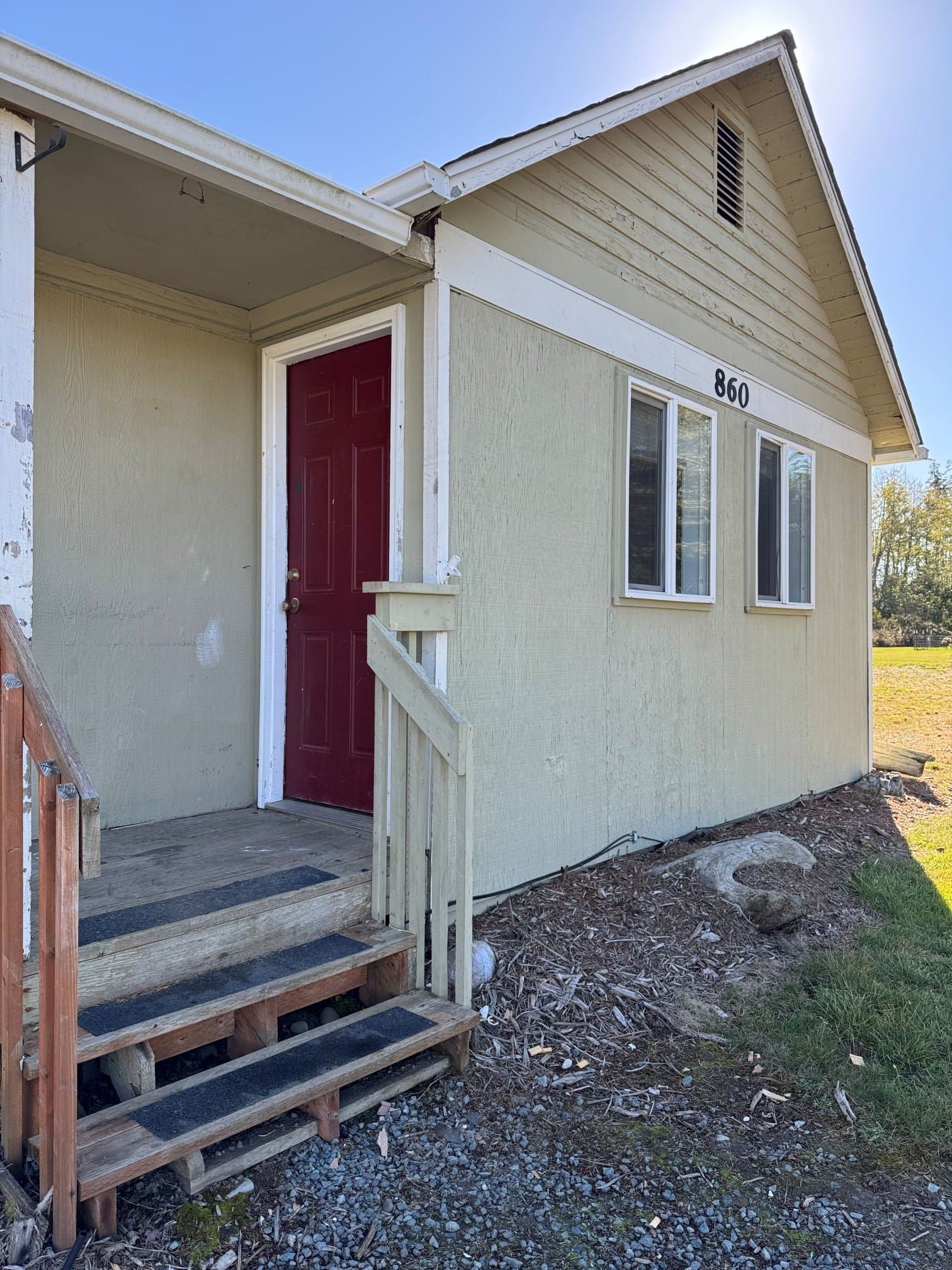 Oak Harbor House: 860 NW Rigging St