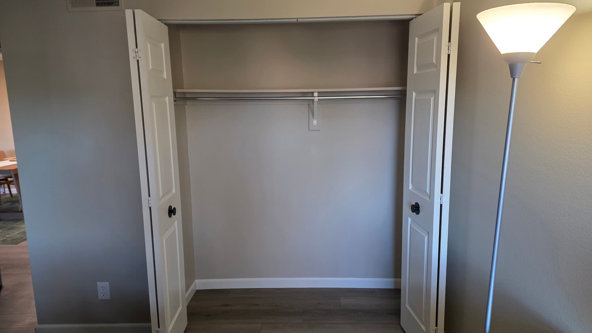 Lakewood Single Room: 211 Wright St