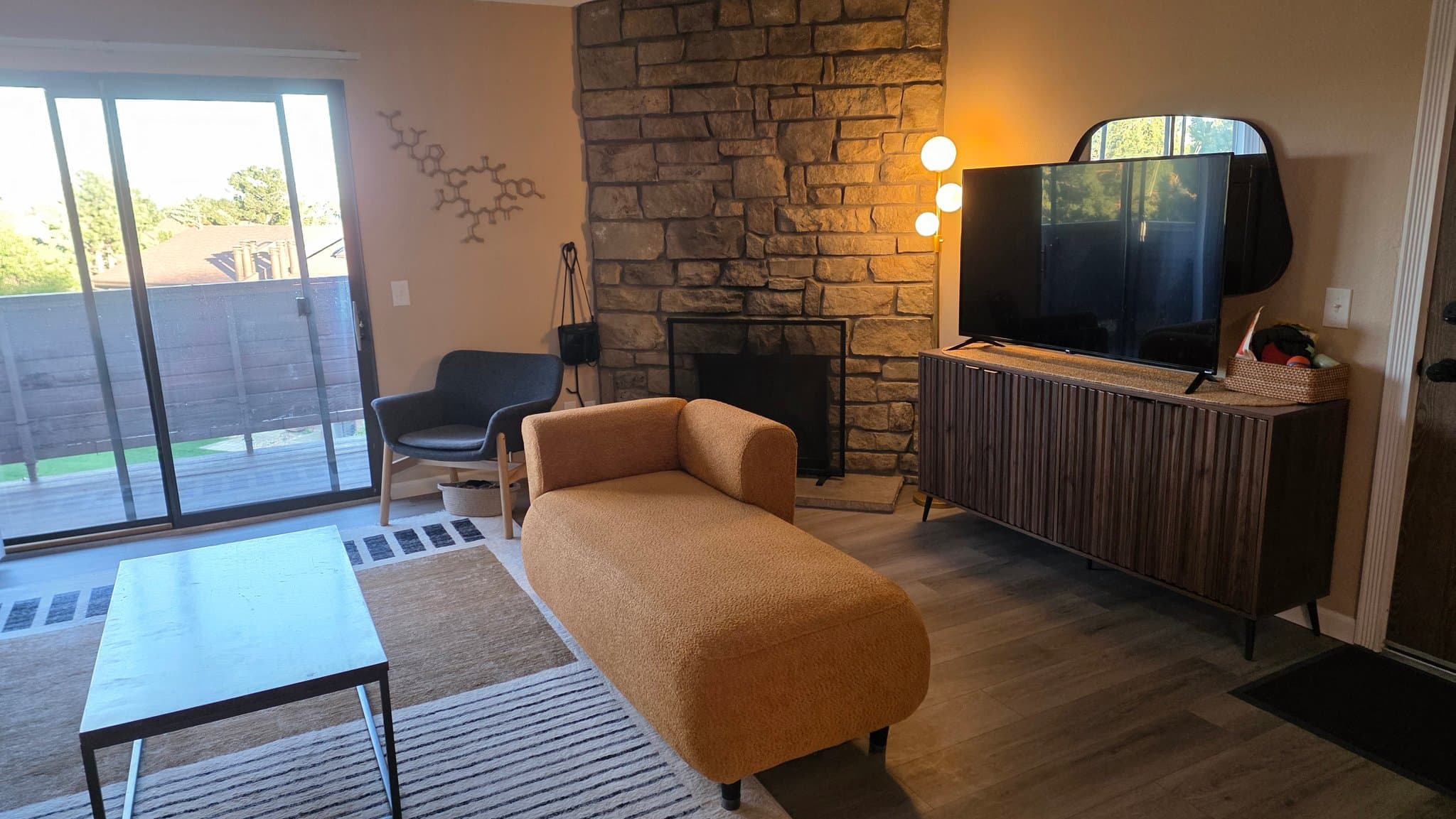 Lakewood Single Room: 211 Wright St