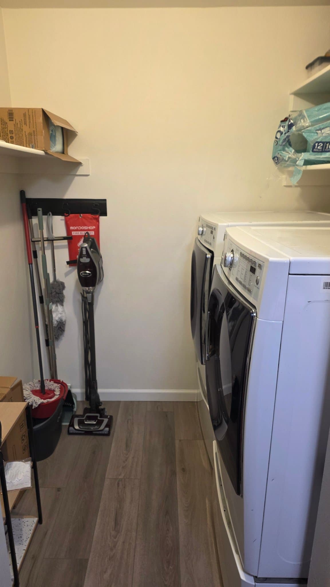 Lakewood Single Room: 211 Wright St