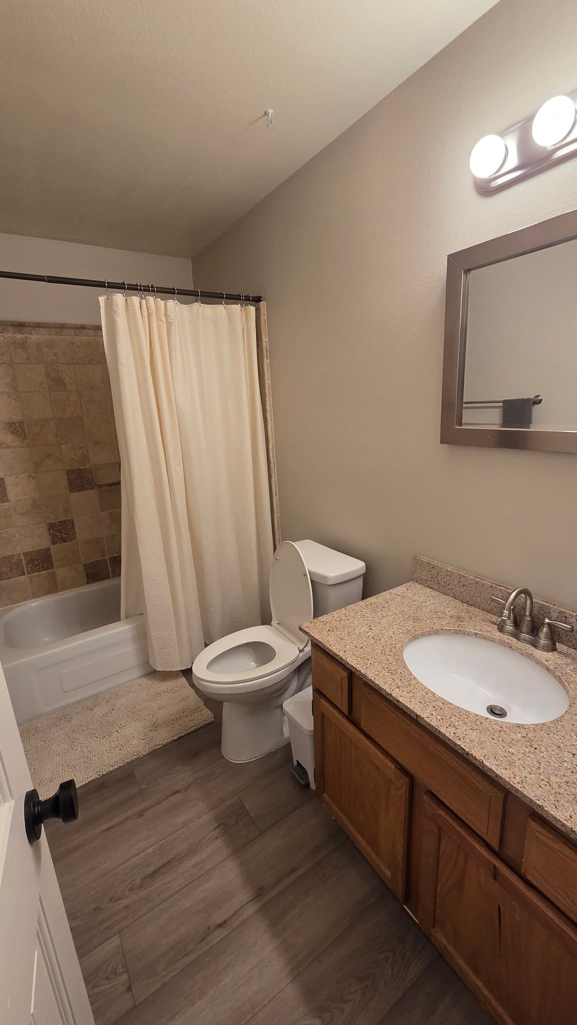 Lakewood Single Room: 211 Wright St