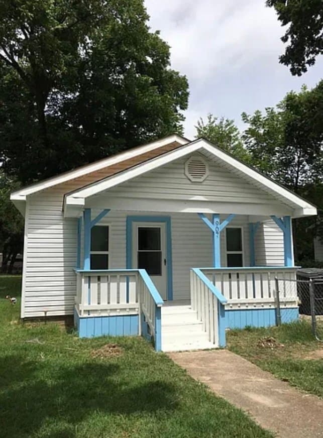 Ardmore House: 907 B St SE