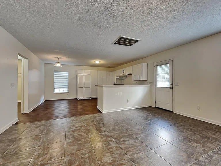Goose Creek House: 130 Wildberry Ln