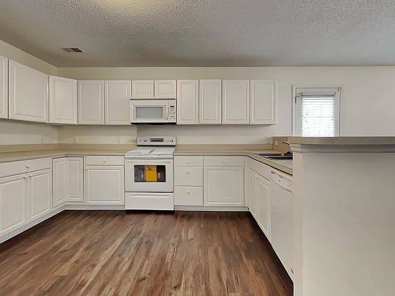 Goose Creek House: 130 Wildberry Ln