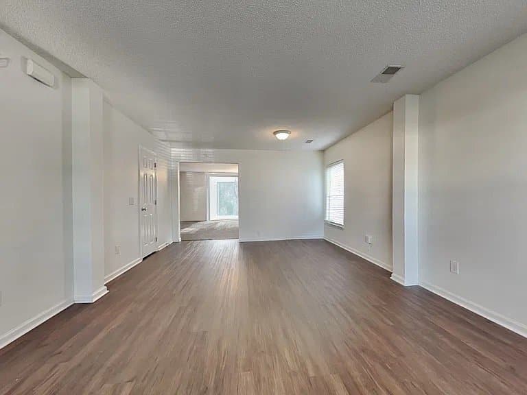 Goose Creek House: 130 Wildberry Ln