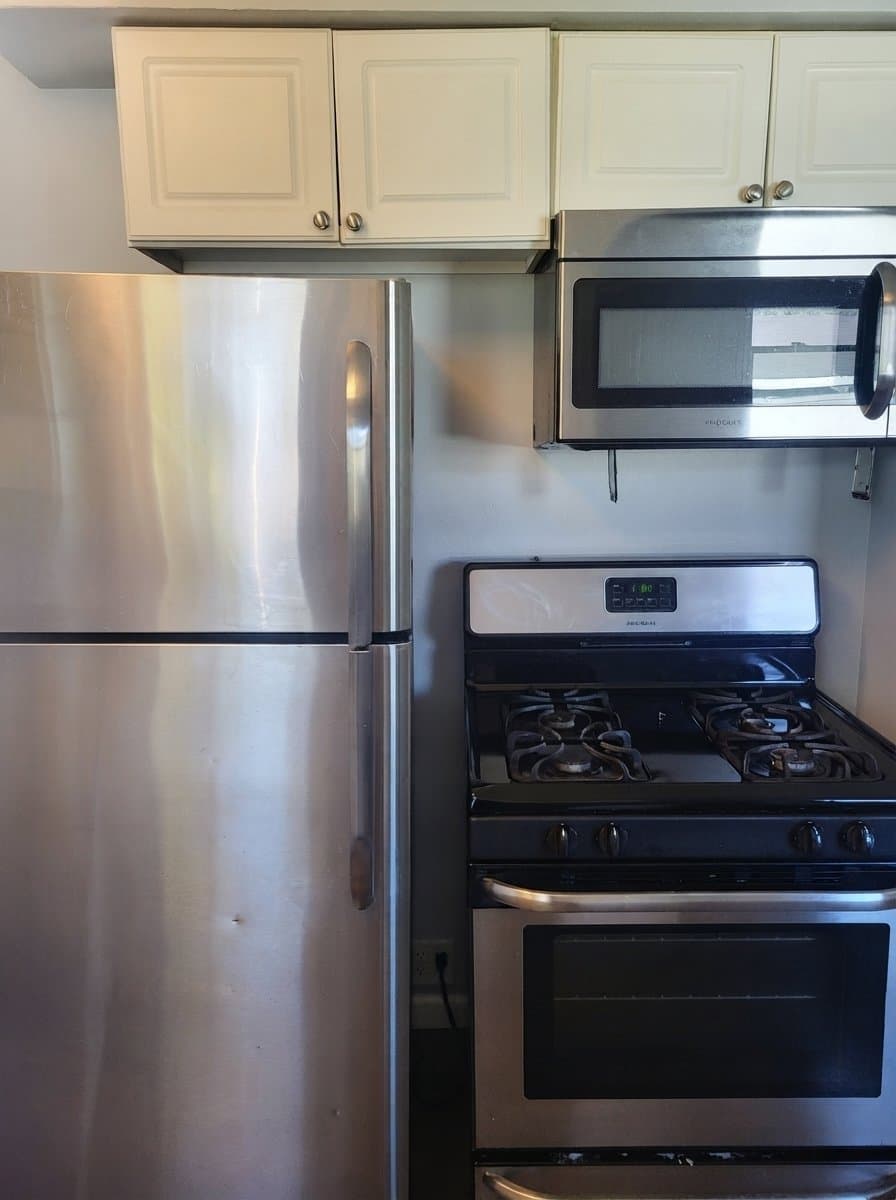 South Saint Paul House: 100 W Douglas St