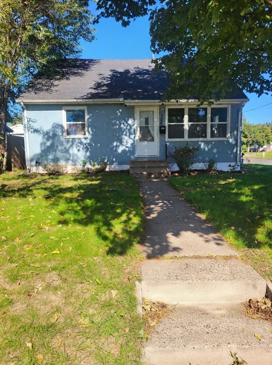 South Saint Paul House: 100 W Douglas St