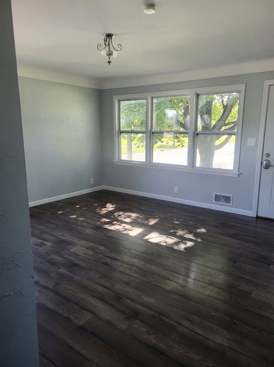 South Saint Paul House: 100 W Douglas St