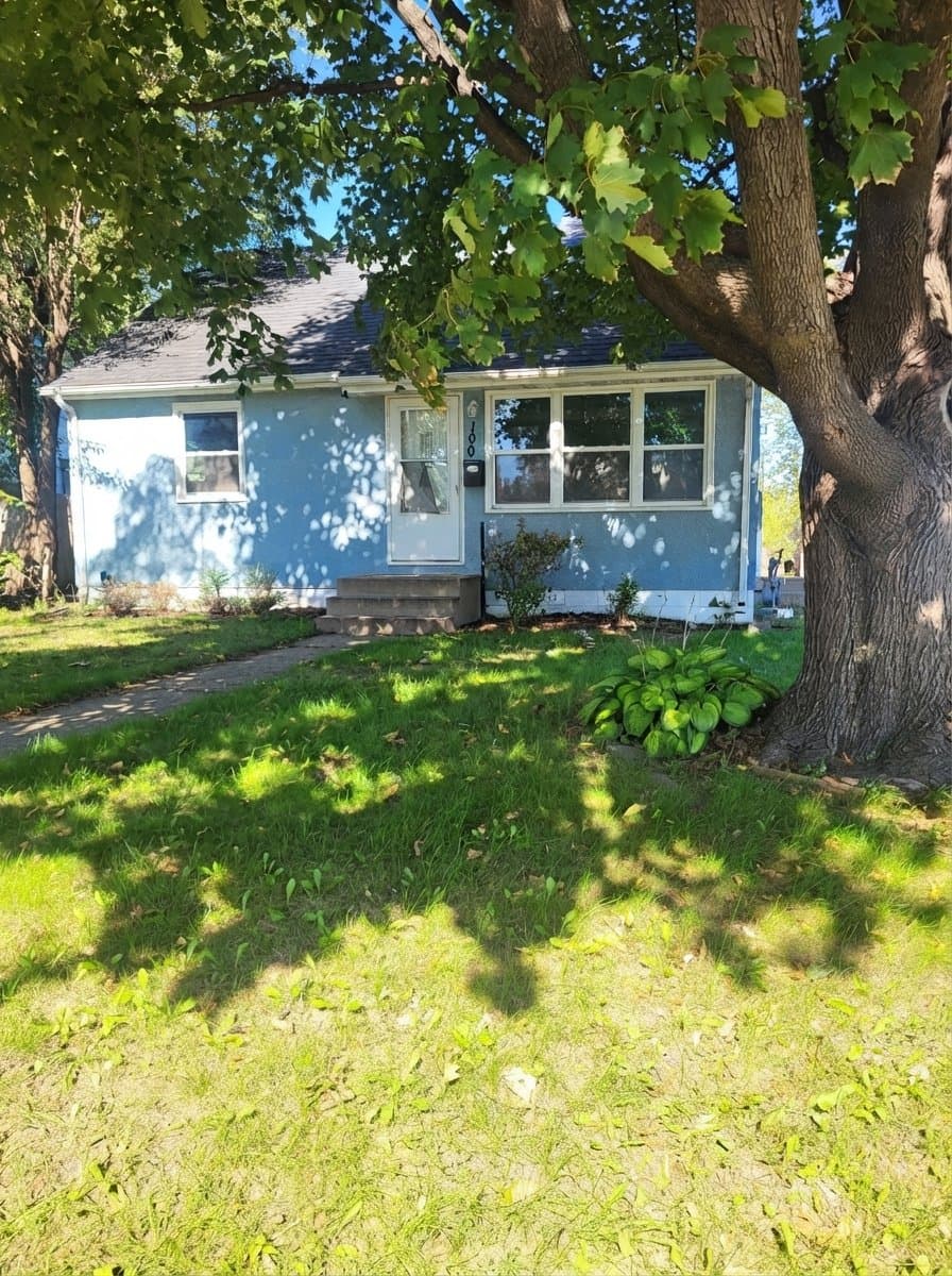 South Saint Paul House: 100 W Douglas St