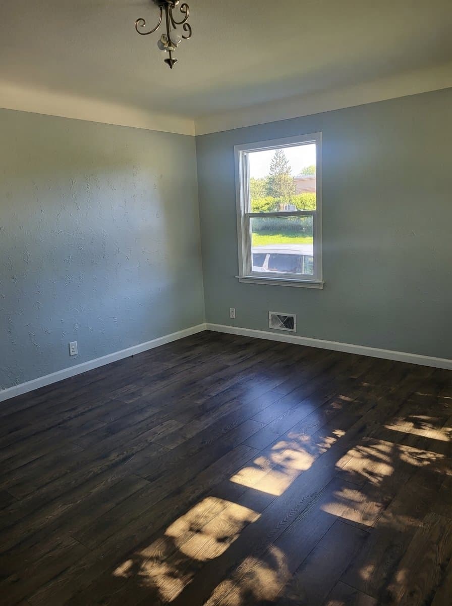 South Saint Paul House: 100 W Douglas St