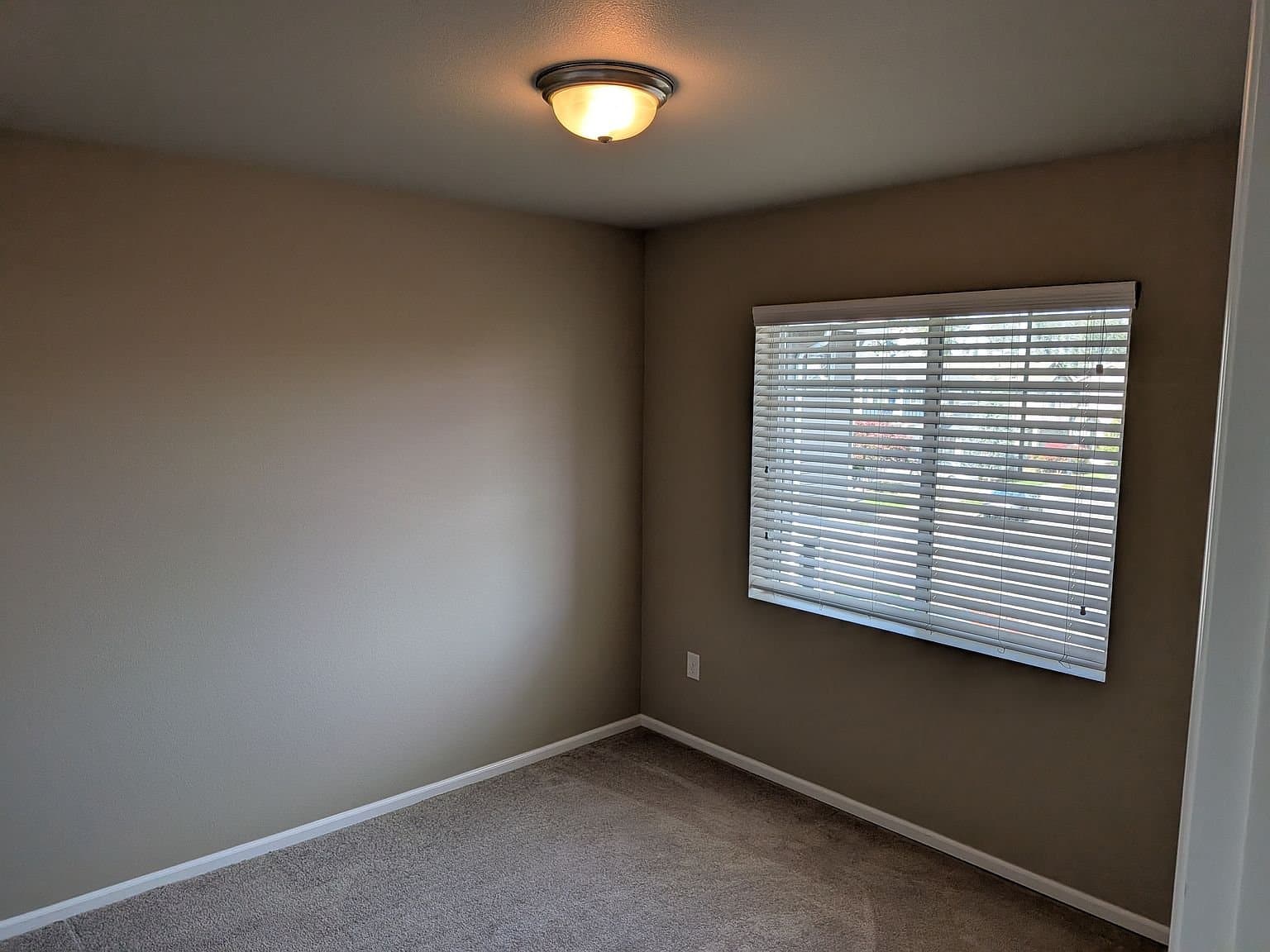 Lacey House: 8643 Spartacus St NE