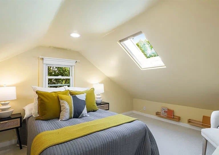 Seattle House: 3040 NE 86th St