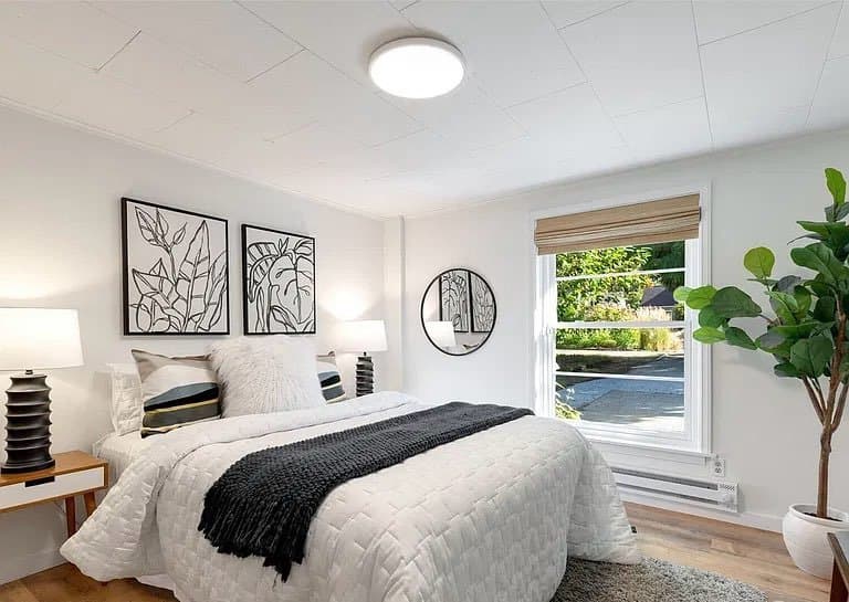 Seattle House: 3040 NE 86th St