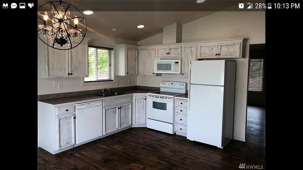 Moses Lake House: 1840 S Leanne Ave