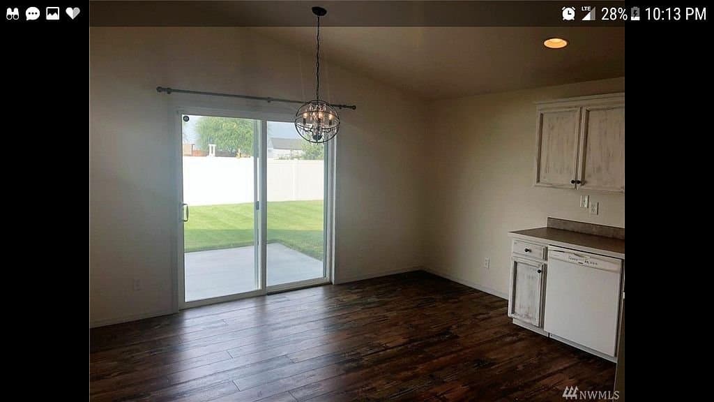 Moses Lake House: 1840 S Leanne Ave