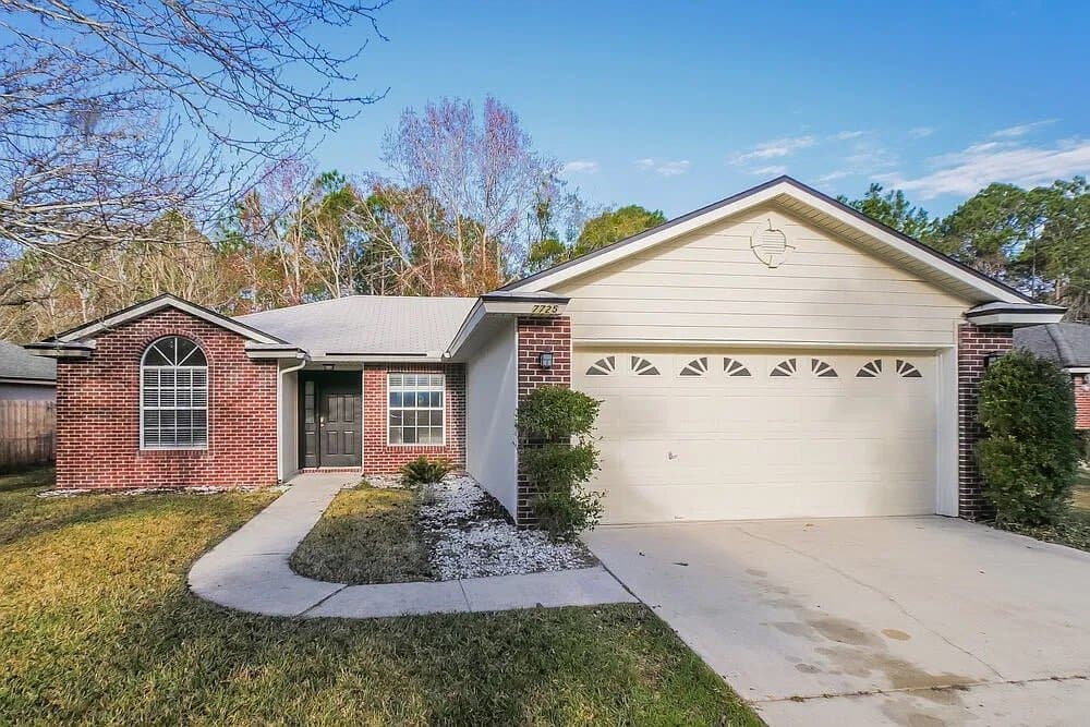 Jacksonville House: 7725 Fawn Lake Dr S