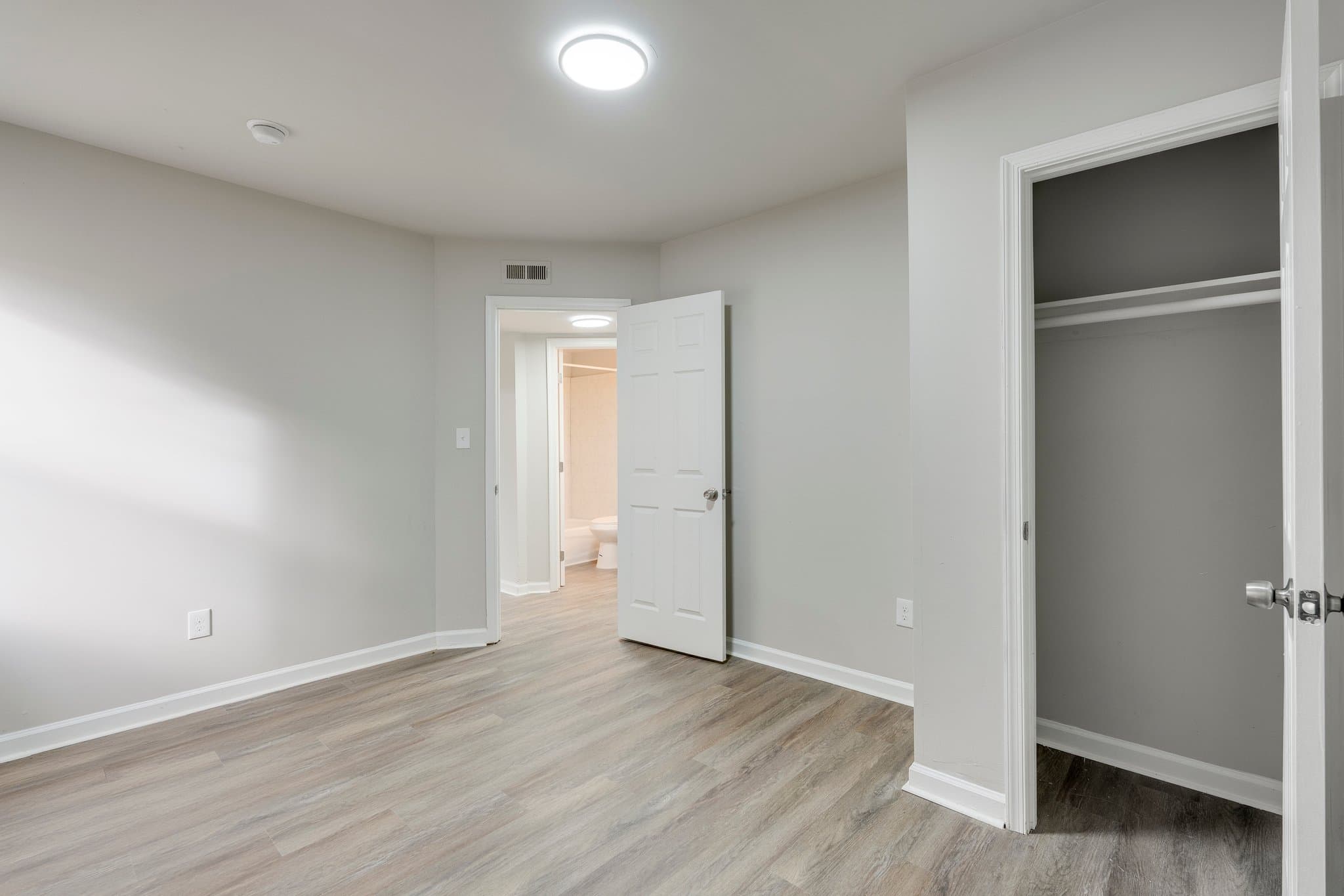 Washington Condo: 3016 30th St SE